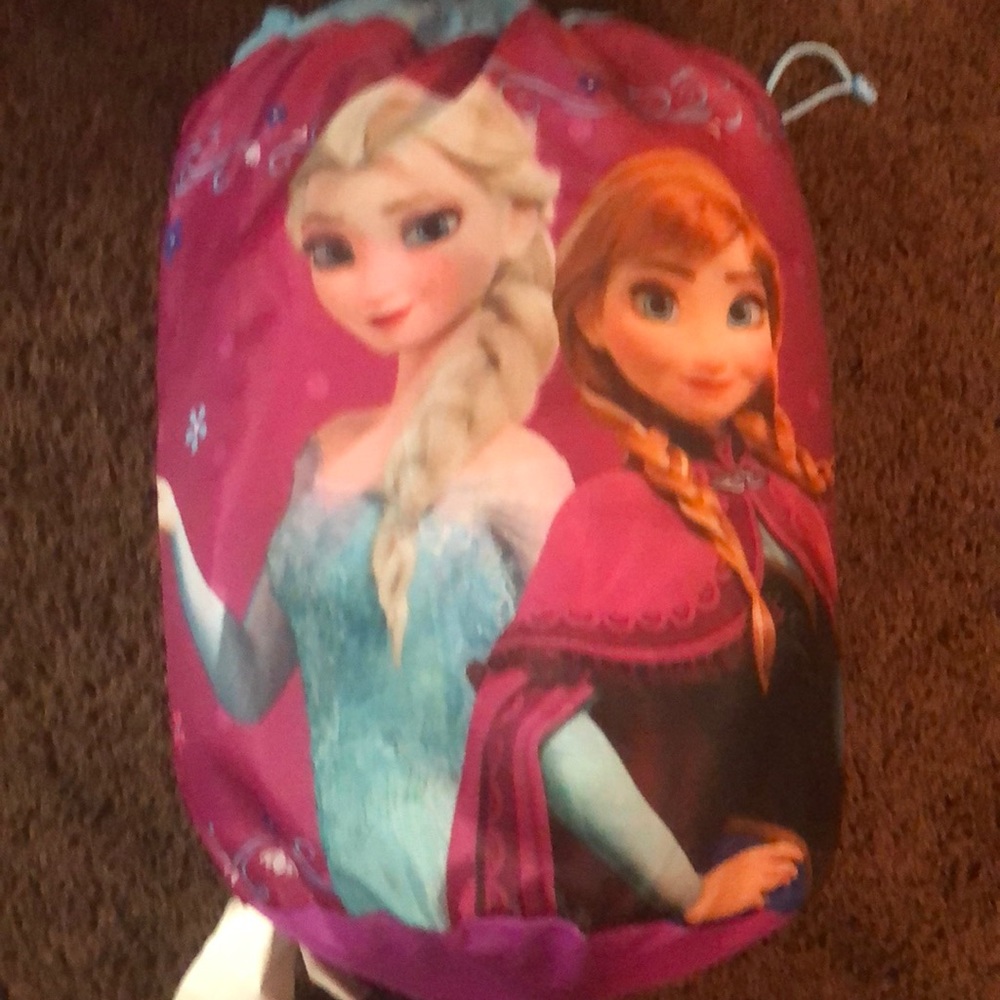 ❄️ Really cute Frozen sleeping bag ❄️